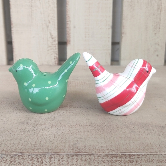 Vintage 1980s  Essential Homes Salt & Pepper Shakers Peppermint and Green Doves - Picture 2 of 12